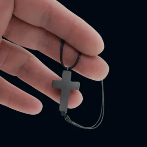 Apyrankė-su-porceliano-kryželiu