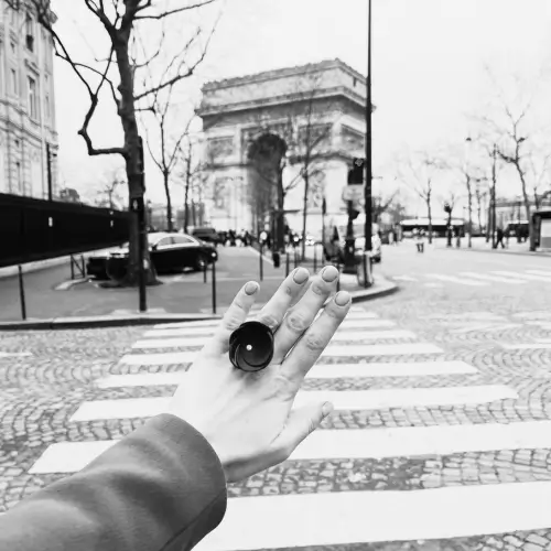 Meninė juvelyrika – autoriniai žiedai iš porceliano ir sidabro