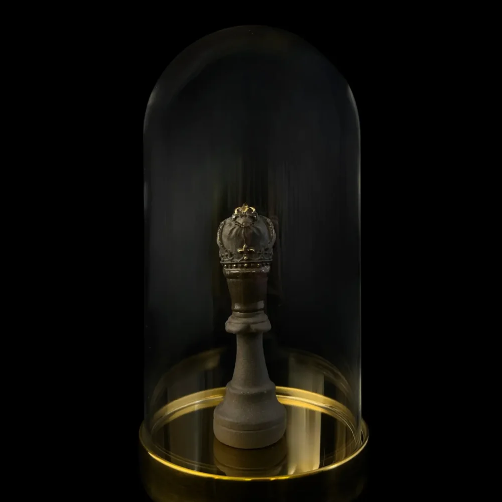 Sachmatu-figura-Karalius-14 Šachmatų figūr Karalius su stikliniu gaubtu