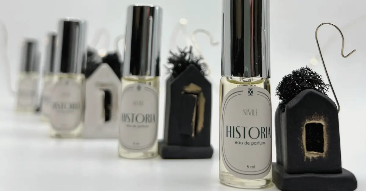 Rinkinys-porcelianine-miniatiura-ir-Sivile-autorinis-kvapas