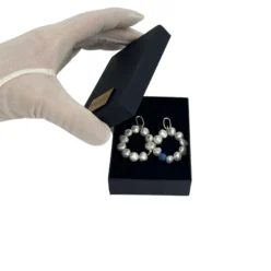 Auskarai-perlai-melynasis-porcelianas-sidabras