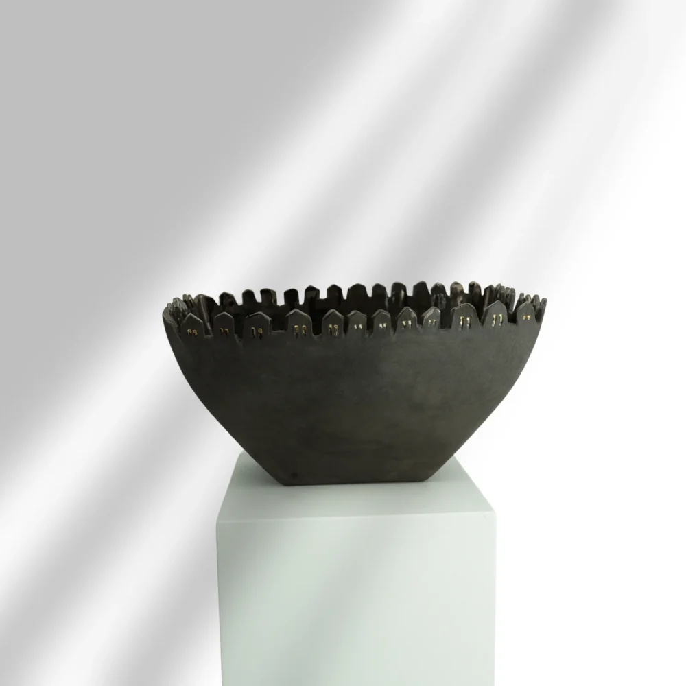 Skulptūrinis dubuo Skulptūrinis dubuo - šamotas, dubuo rankų darbo indas