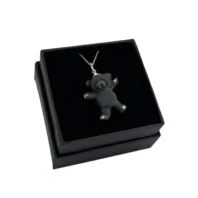 Minimalistinis pakabukas meškutis iš porceliano – stilinga dovana vaikui ar suaugusiam